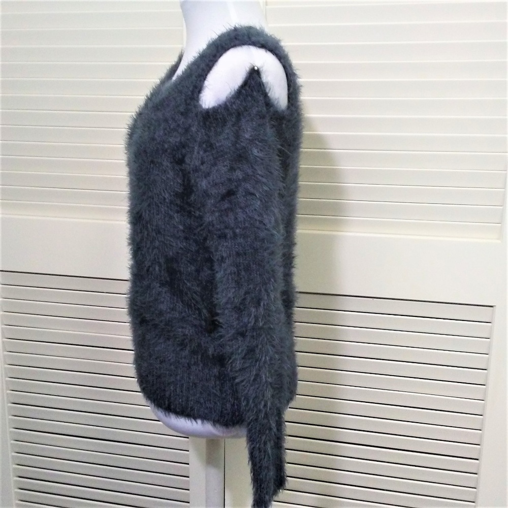 Moth Sweater Fuzzy Eyelash Knit Long Sleeve Cold Shoulder Pullover Womens Medium - Picture 6 of 8